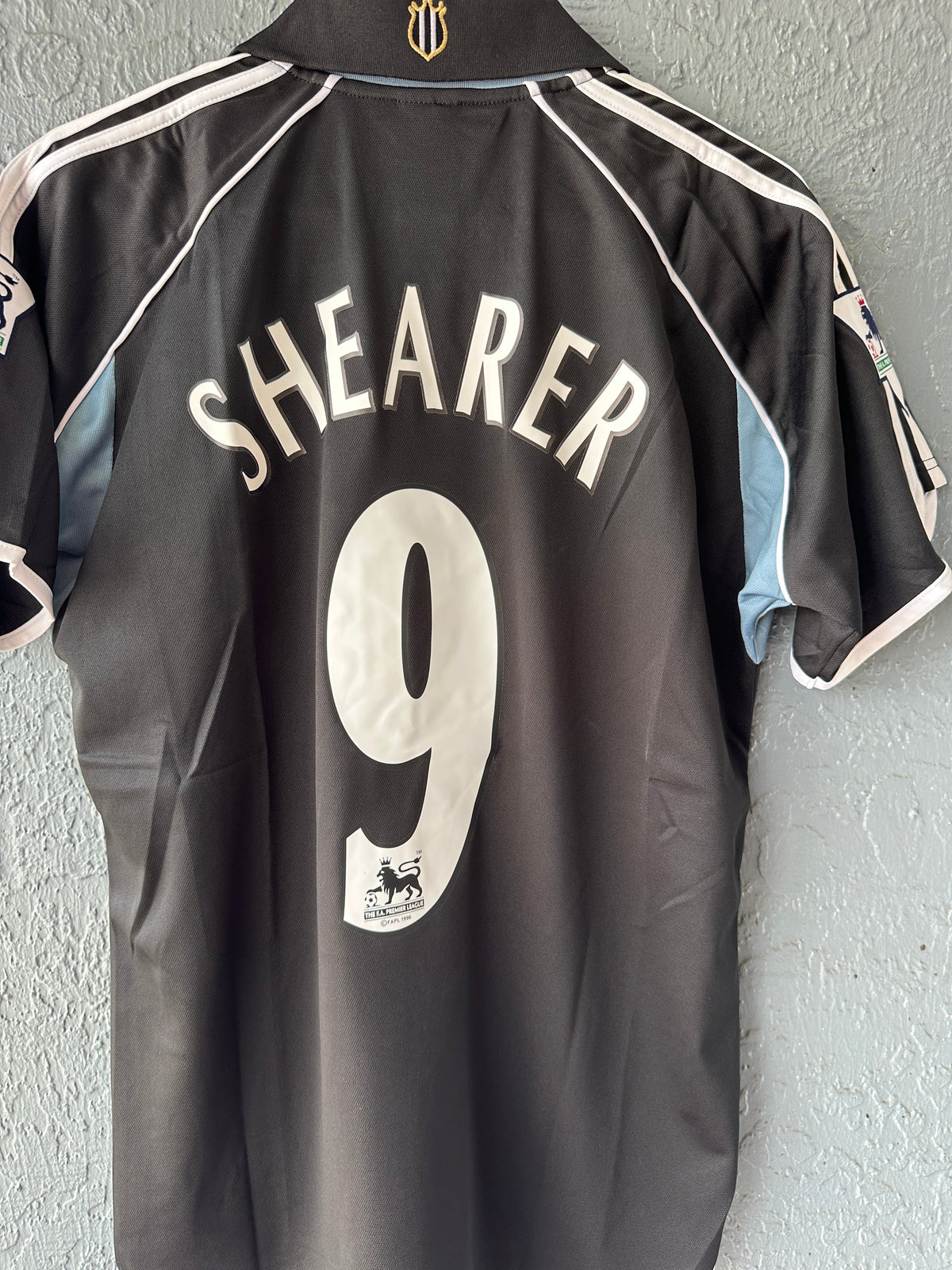 Newcastle Alan Shearer #9 Away Black Retro Soccer Jersey Men