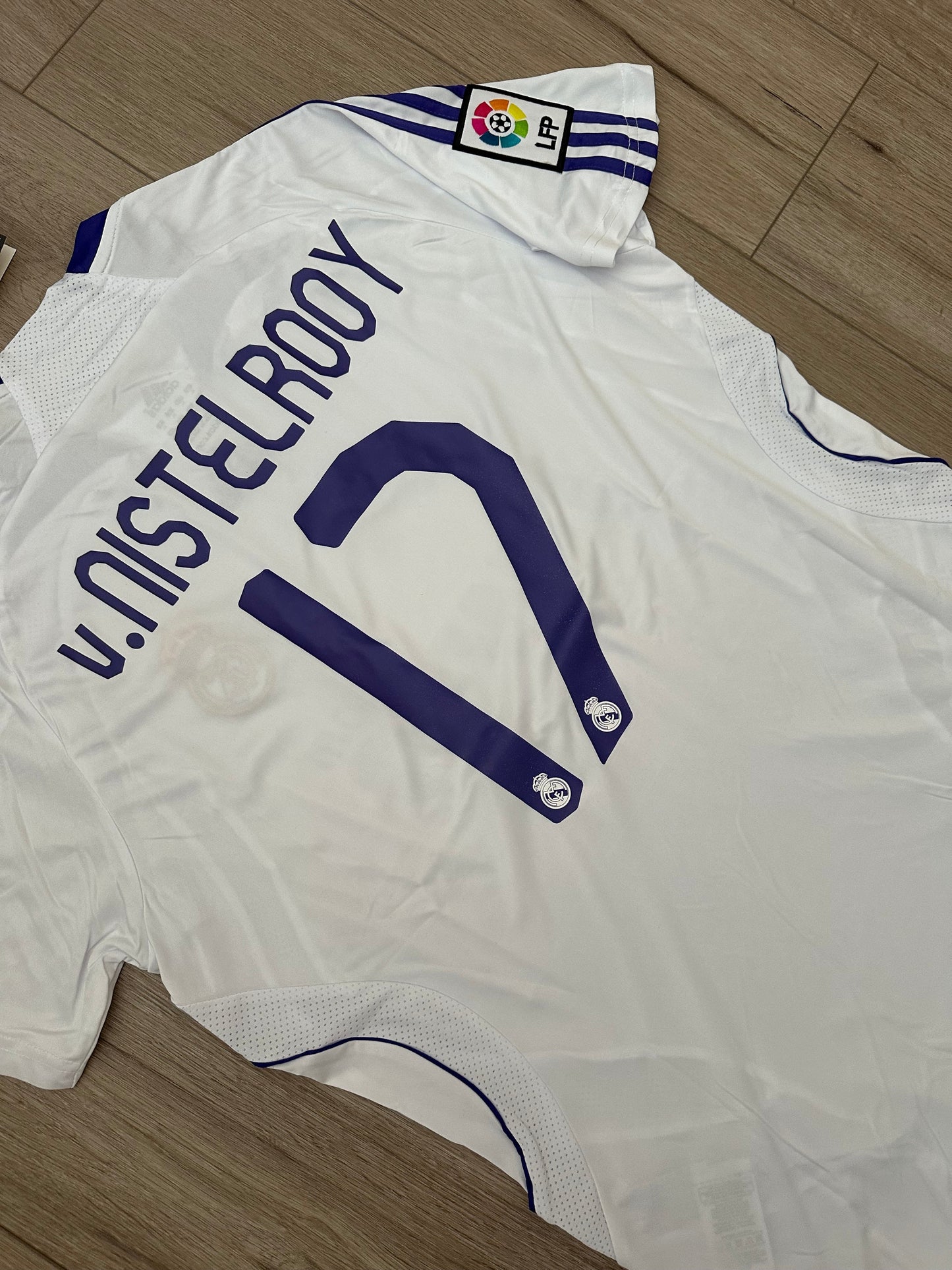 Real Madrid 2007/08 Home Retro Soccer Jersey – Ruud van Nistelrooy #17 – White – Men’s