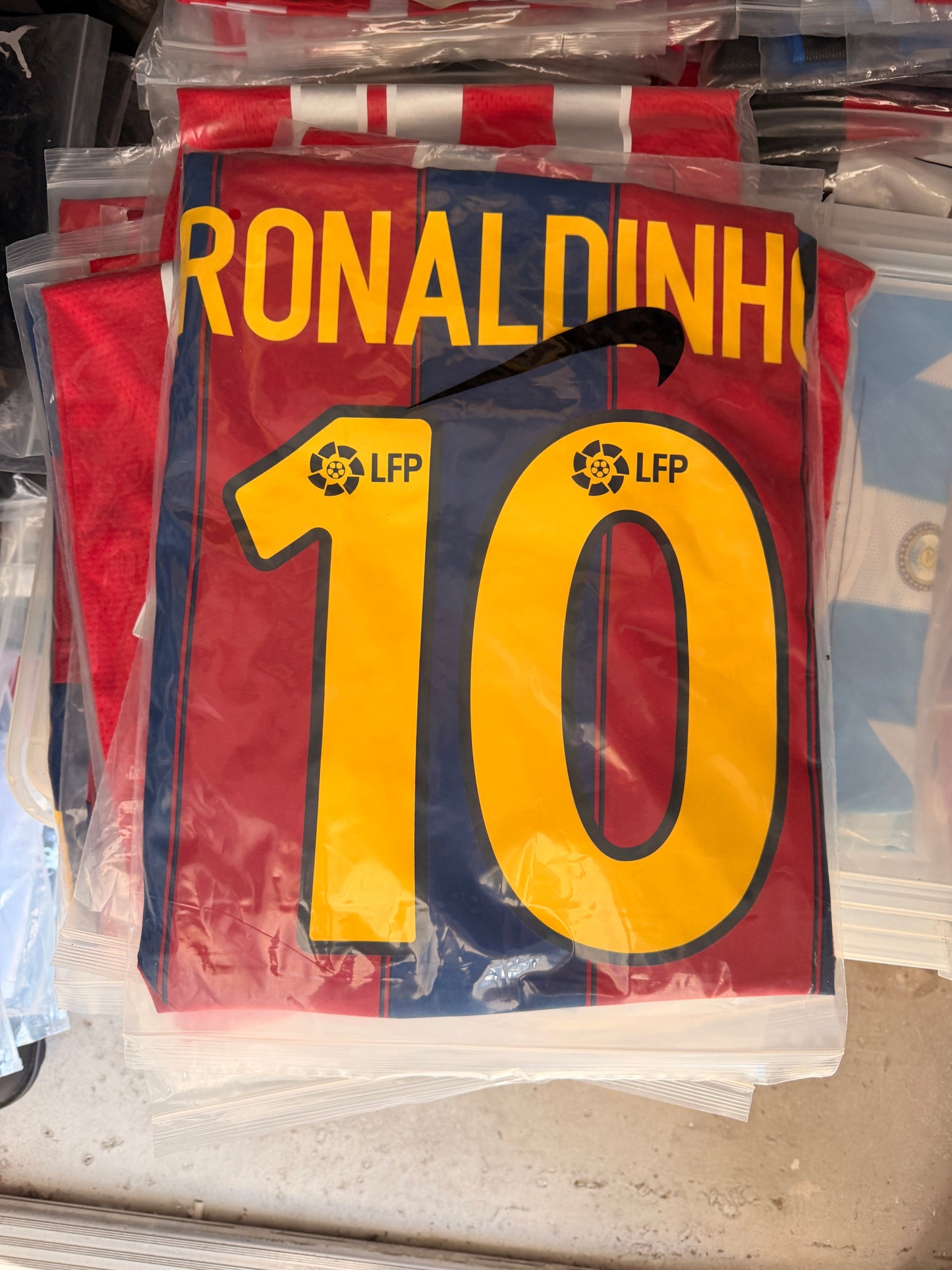 Barcelona Ronaldinho #10 Soccer Jersey Retro Men Size