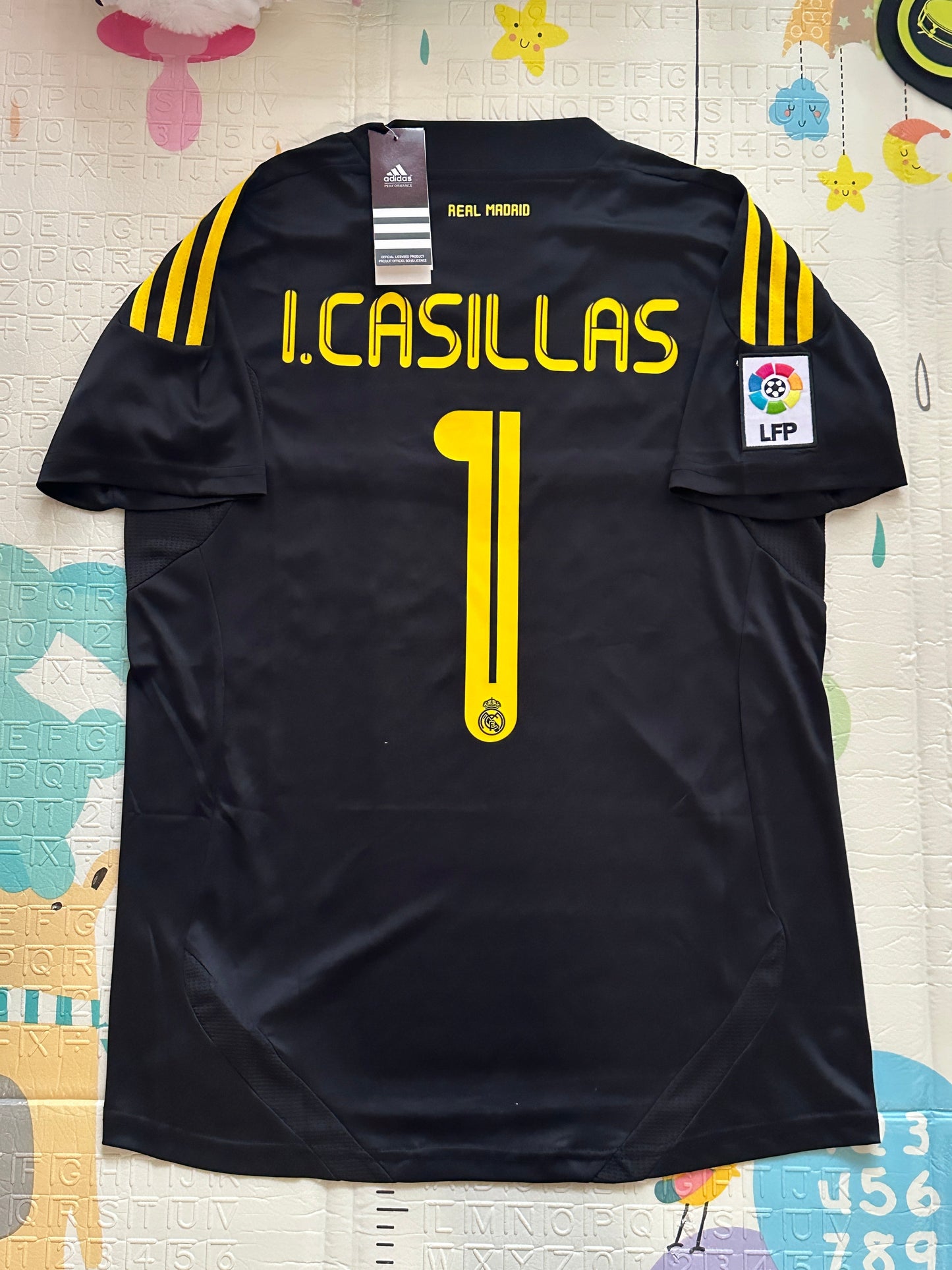 Real Madrid 2011/12 Away Retro Soccer Jersey – Iker Casillas #1 – Black – Men’s