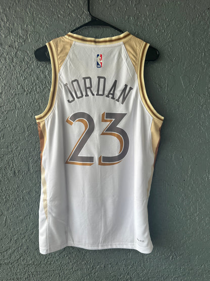 Chicago Michael Jordan #23 White Retro Basketball Jersey Men Size