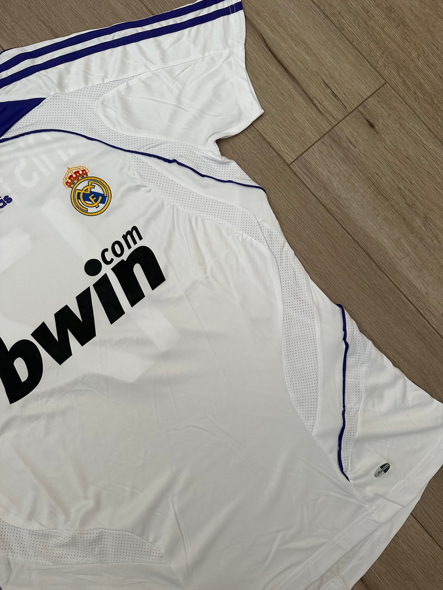 Real Madrid 2007/08 Home Retro Soccer Jersey – Ruud van Nistelrooy #17 – White – Men’s