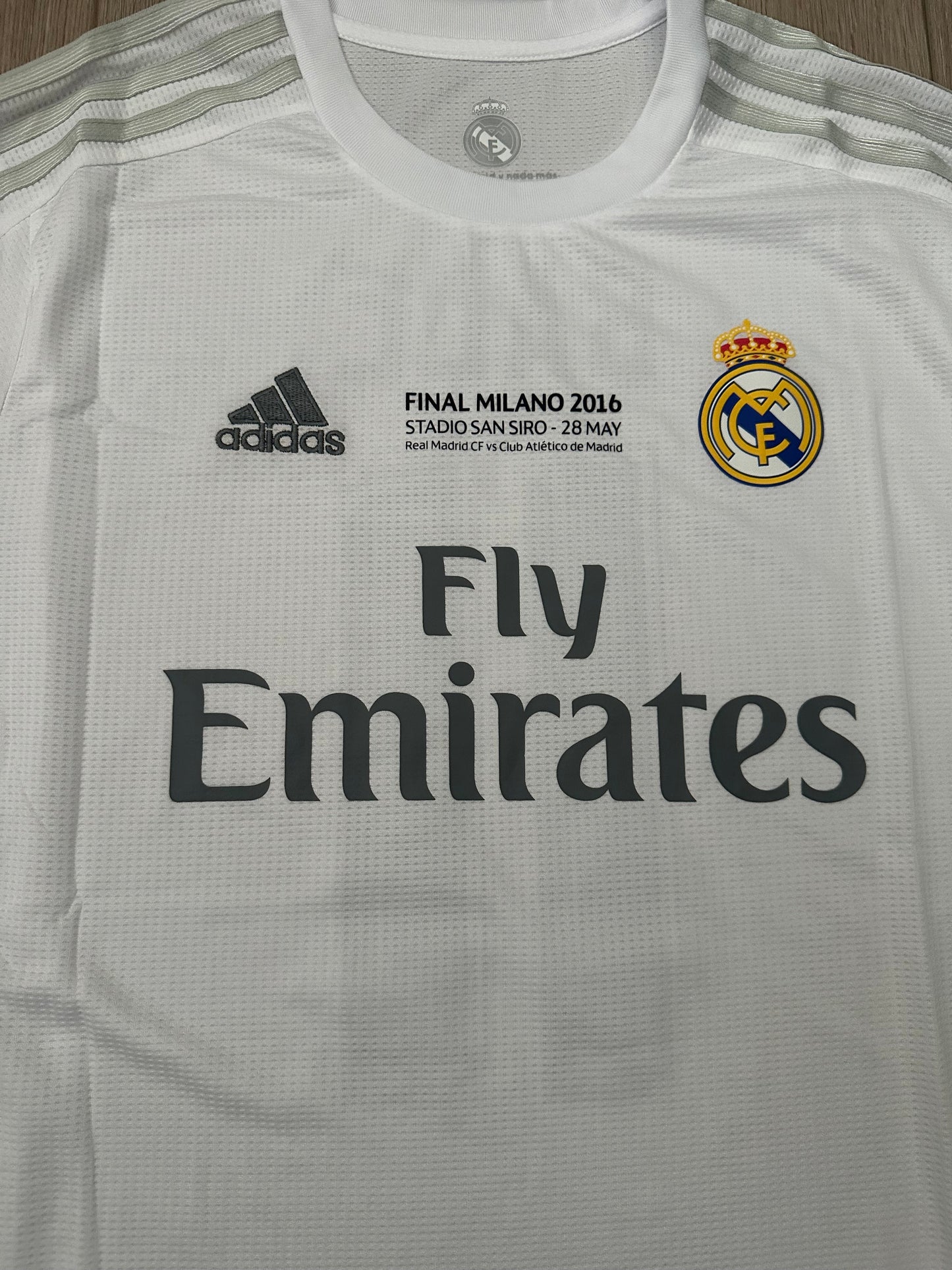 Real Madrid Gareth Bale #11 2016 Final Home Retro Soccer Jersey Long Sleeves Men