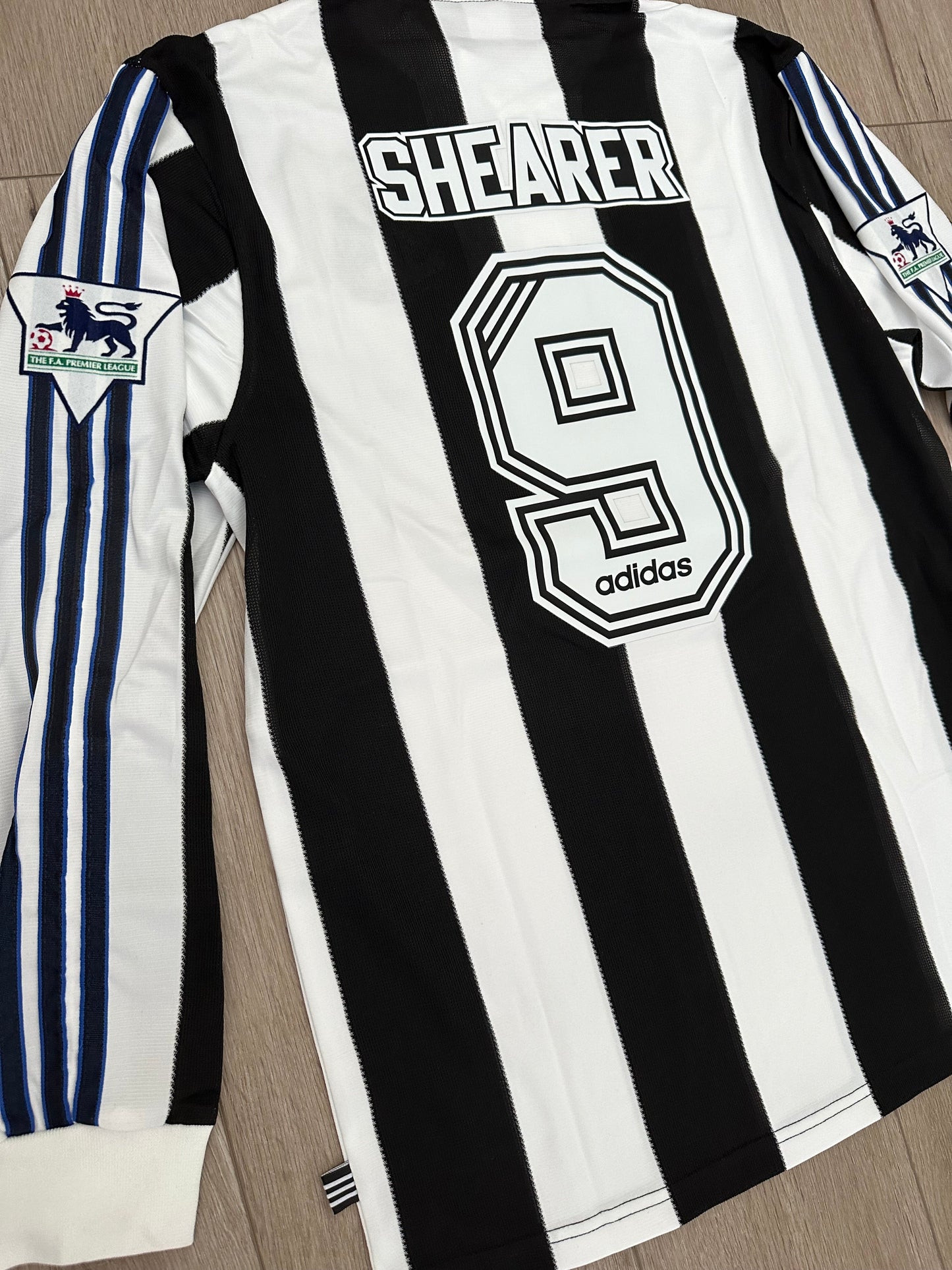Newcastle Retro Jersey 95/97 Home Black White – Alan Shearer #9 – Long Sleeve – Men’s