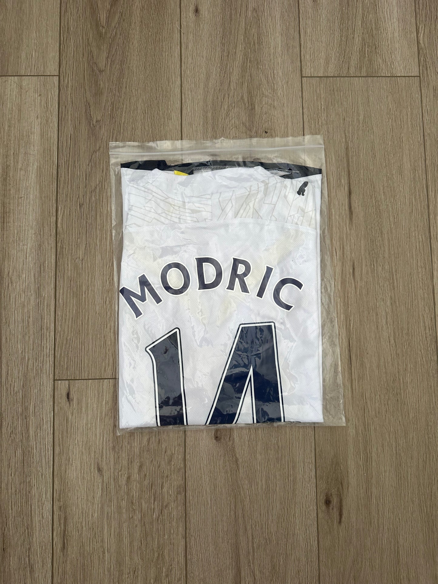 Tottenham 2009/10 Home Retro Soccer Jersey – Luka Modric #14 – White – Men’s