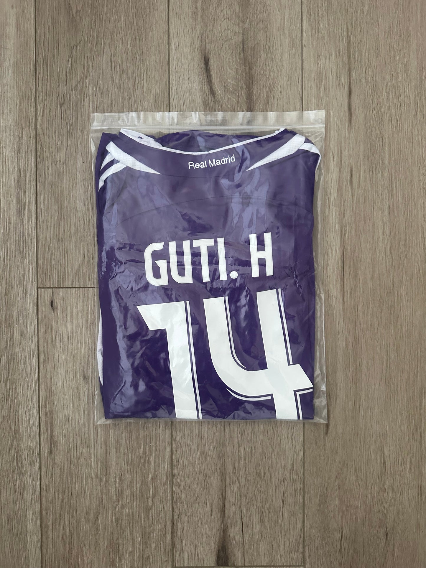 Real Madrid 2006 Away Retro Soccer Jersey – Guti #14 – Purple – Men’s