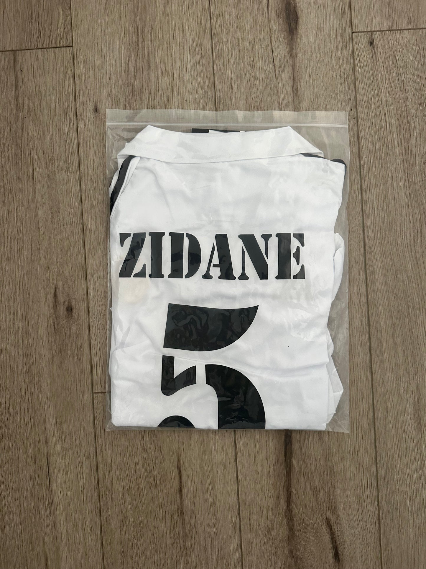 Real Madrid Retro Jersey 2002 UCL Final Home White – Zidane #5 – Long Sleeve