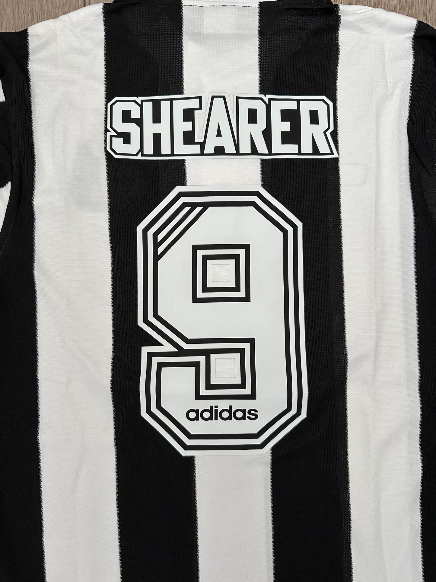 Newcastle Retro Jersey 95/97 Home Black White – Alan Shearer #9 – Long Sleeve – Men’s