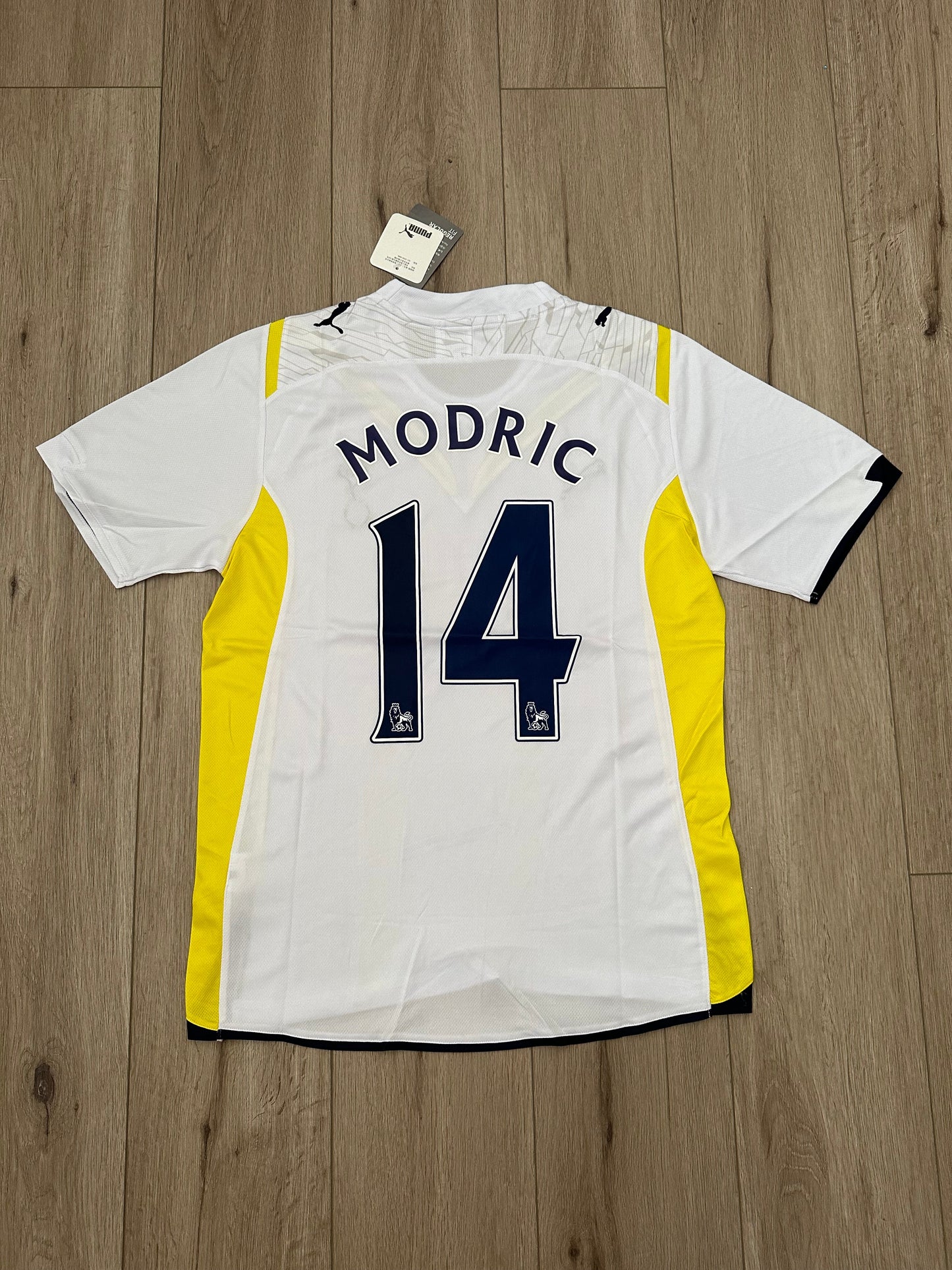 Tottenham 2009/10 Home Retro Soccer Jersey – Luka Modric #14 – White – Men’s