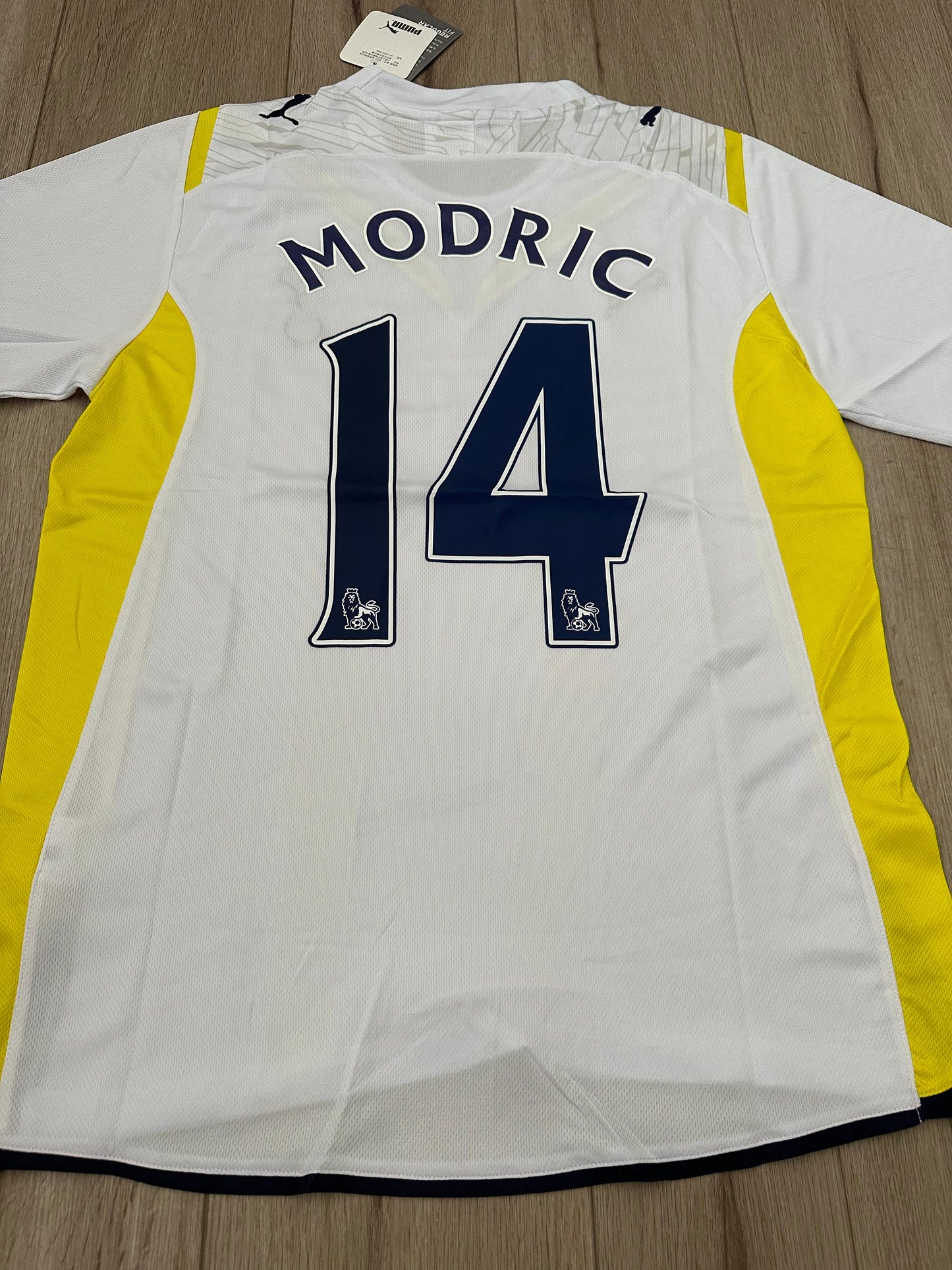 Tottenham 2009/10 Home Retro Soccer Jersey – Luka Modric #14 – White – Men’s