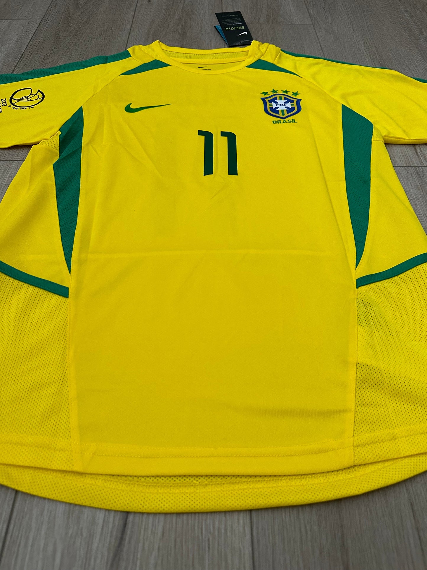 Brazil 2002 Home Retro Soccer Jersey – Ronaldinho #11 – World Cup – Yellow – Men’s
