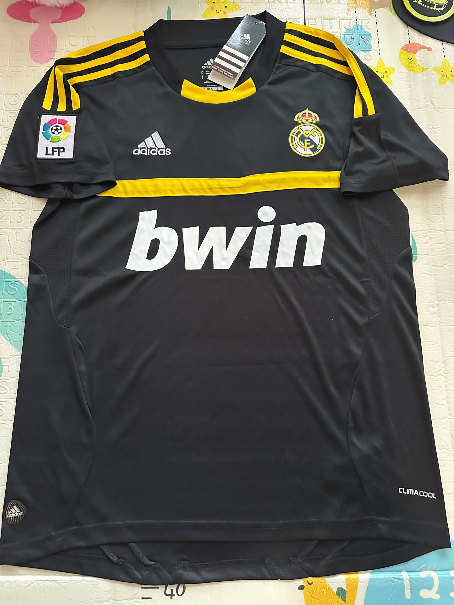 Real Madrid 2011/12 Away Retro Soccer Jersey – Iker Casillas #1 – Black – Men’s