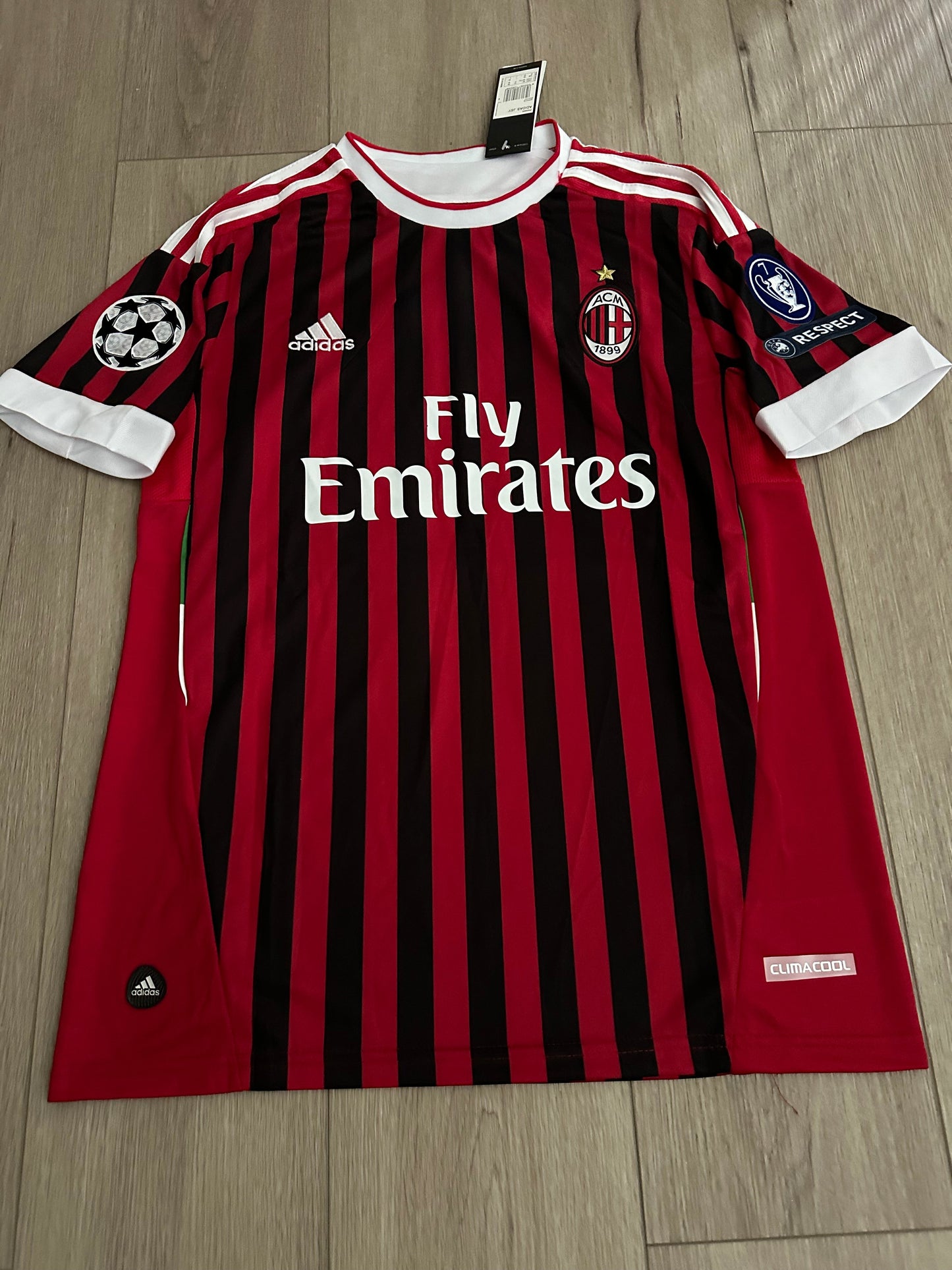 Milan Zlatan Ibrahimovic #11 2010/11 Home Red Black Retro Soccer Jersey Men