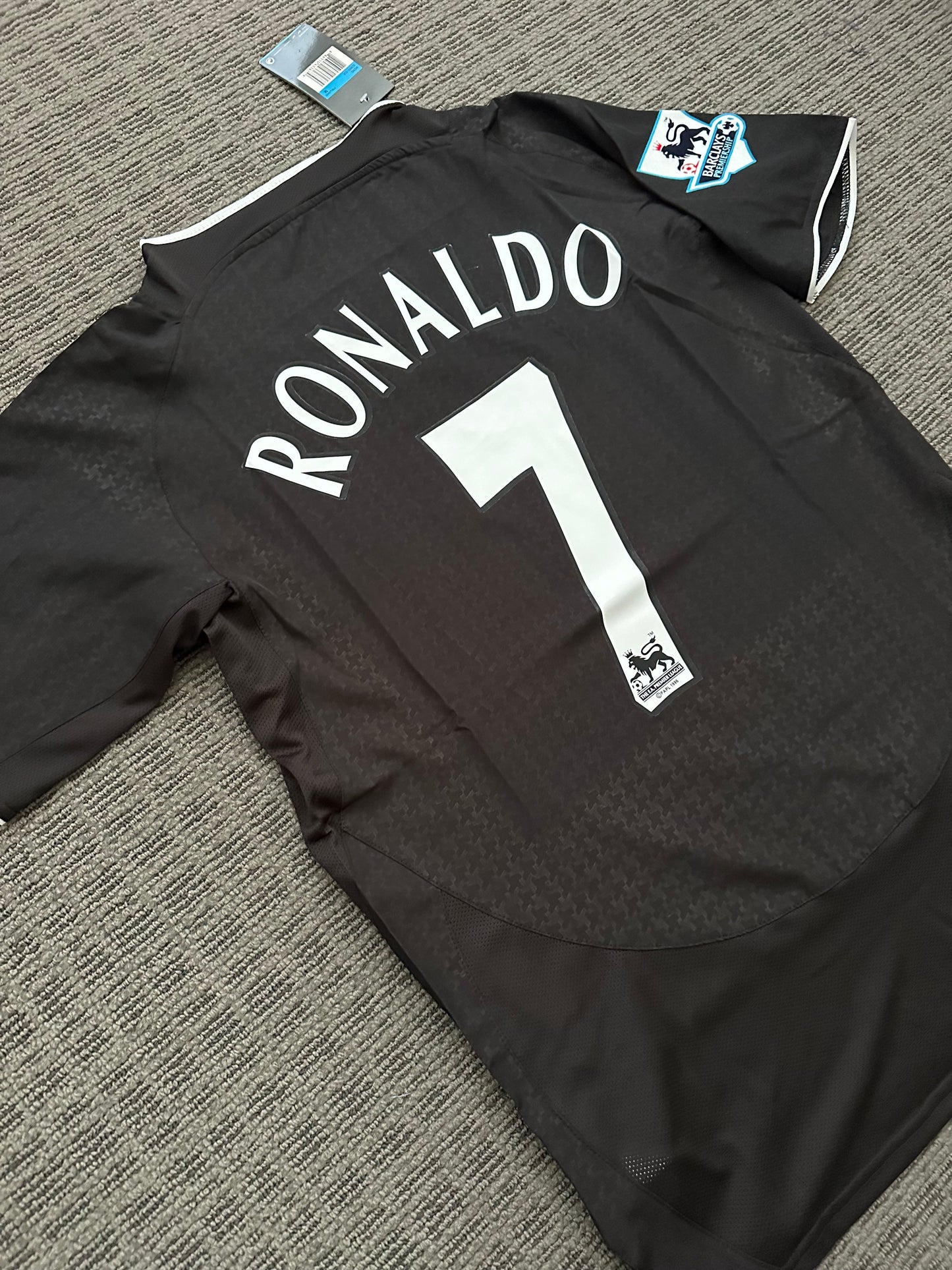 Manchester United 2003/04 Away Retro Soccer Jersey – Cristiano Ronaldo #7 – Men’s