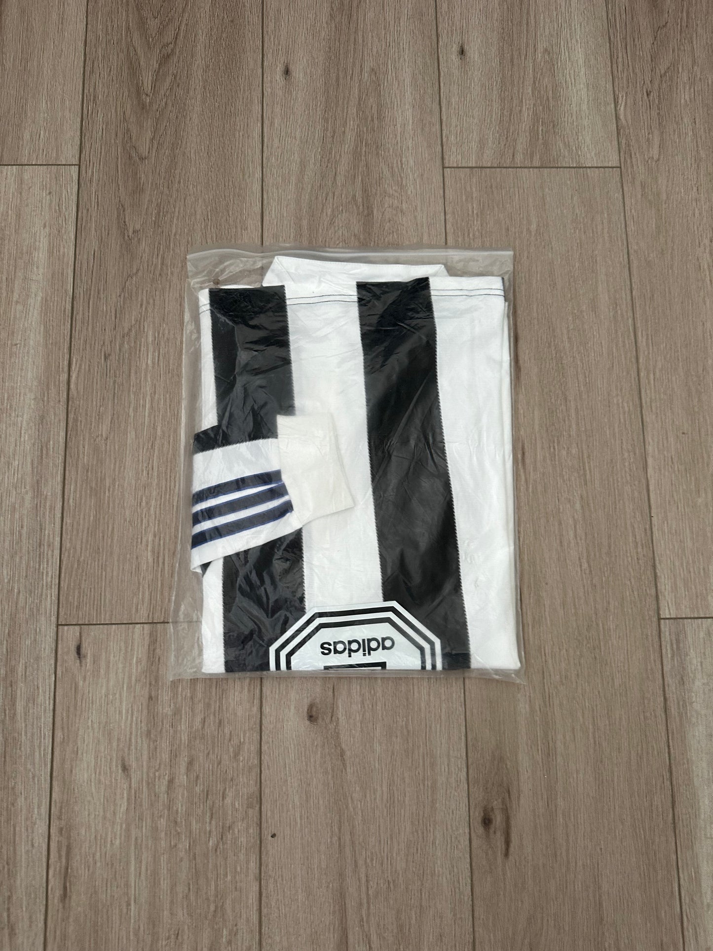 Newcastle Retro Jersey 95/97 Home Black White – Alan Shearer #9 – Long Sleeve – Men’s