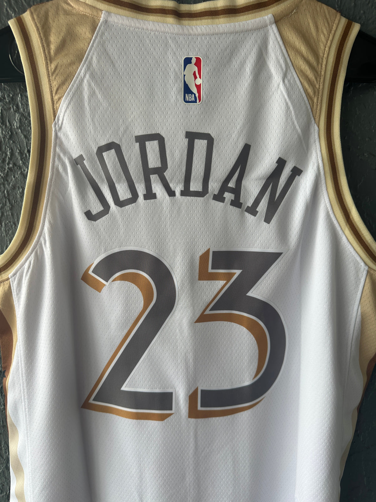 Chicago Michael Jordan #23 White Retro Basketball Jersey Men Size