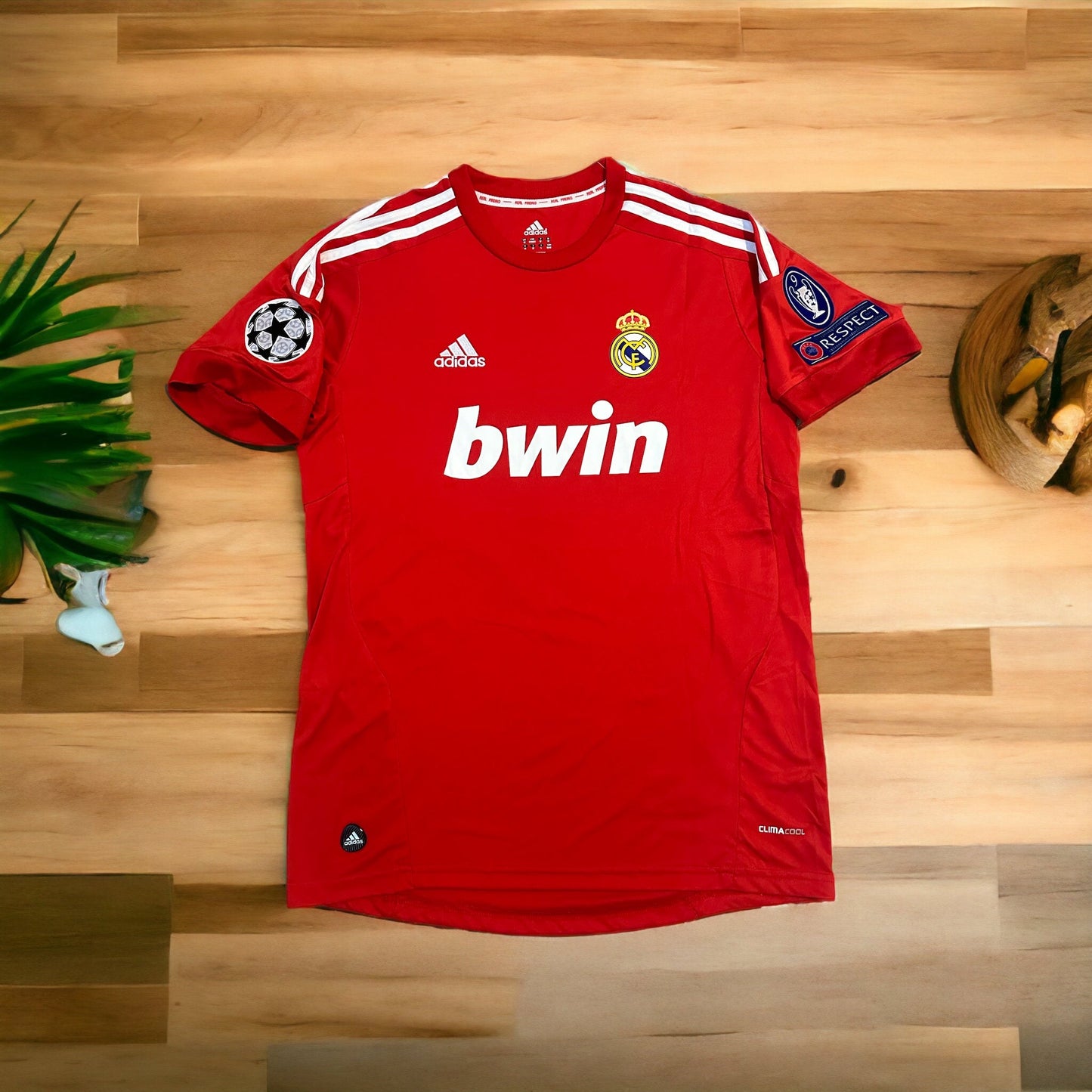 Real Madrid 2011/12 Away UCL Retro Soccer Jersey – Cristiano Ronaldo #7 – Red – Men