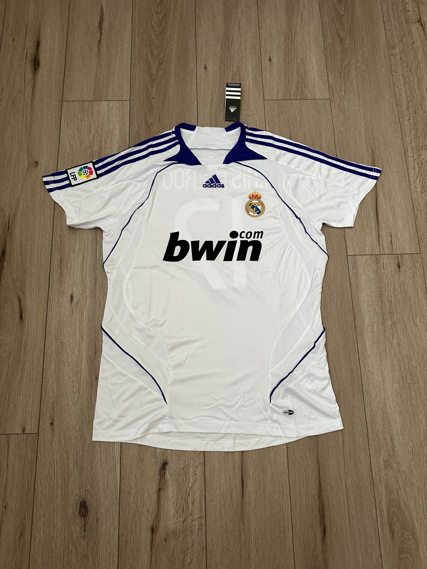 Real Madrid 2007/08 Home Retro Soccer Jersey – Ruud van Nistelrooy #17 – White – Men’s