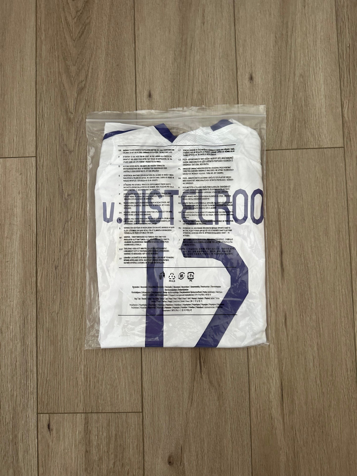 Real Madrid 2007/08 Home Retro Soccer Jersey – Ruud van Nistelrooy #17 – White – Men’s