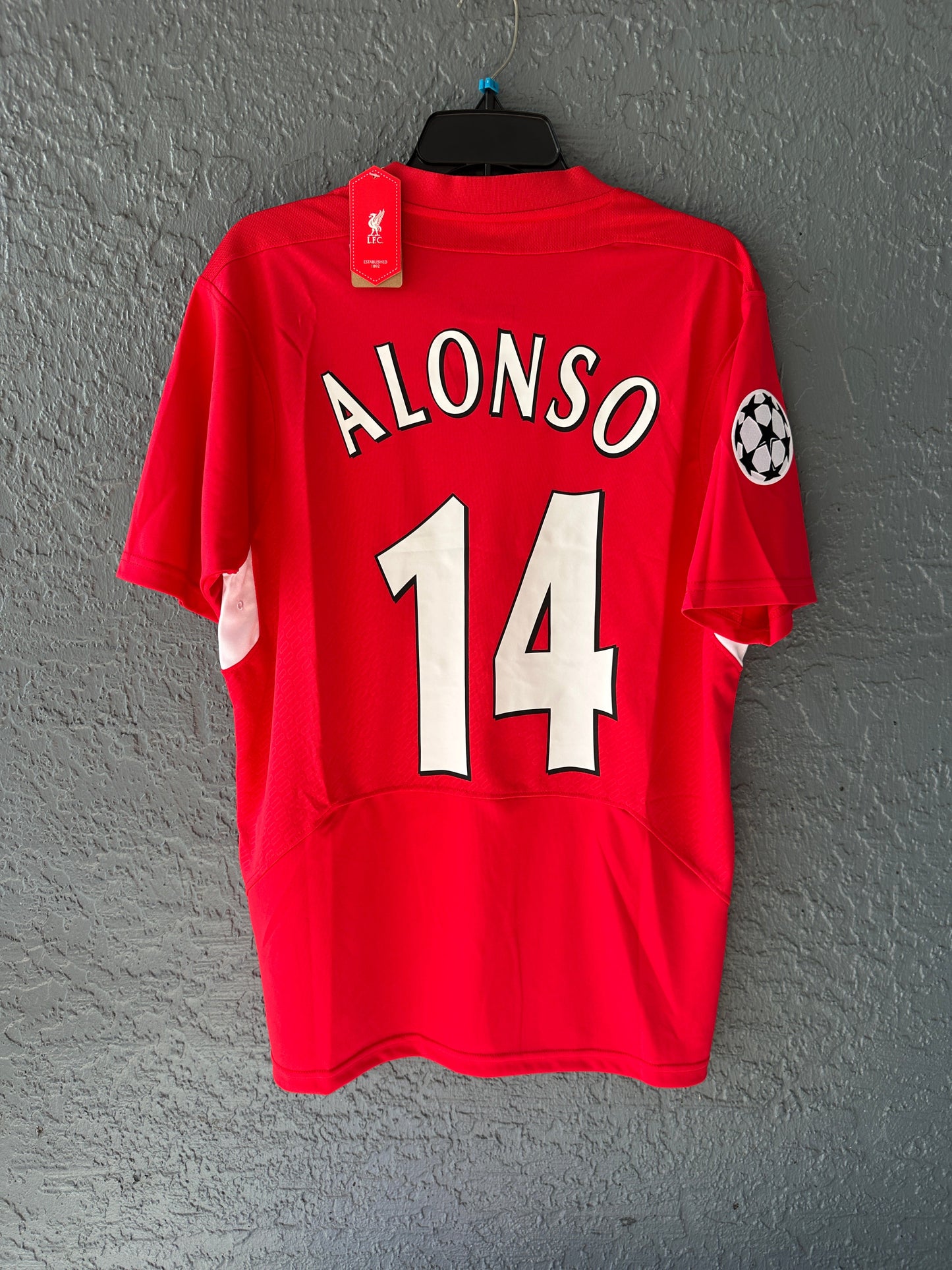 Liverpool Xabi Alonso 2005 Final Red Home Retro Soccer Jersey Men